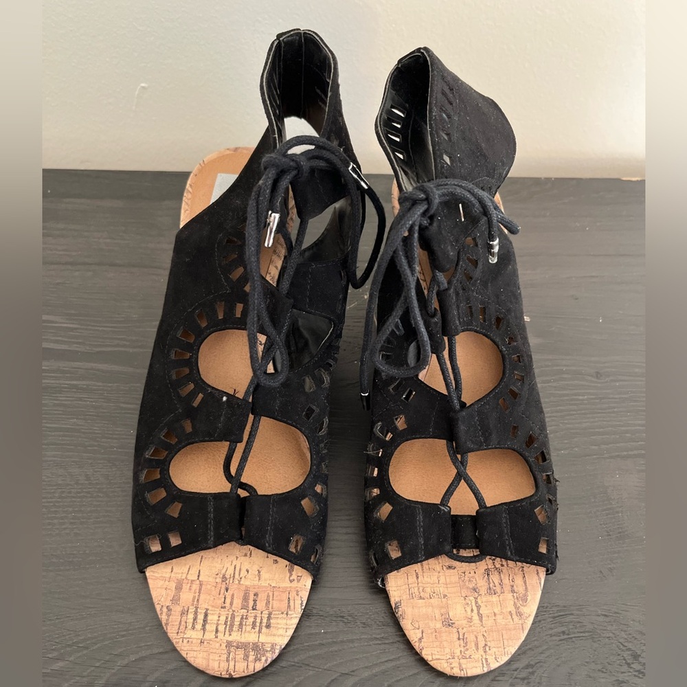 DV by Dolce Vita Women’s black wedge heel sandals - 10